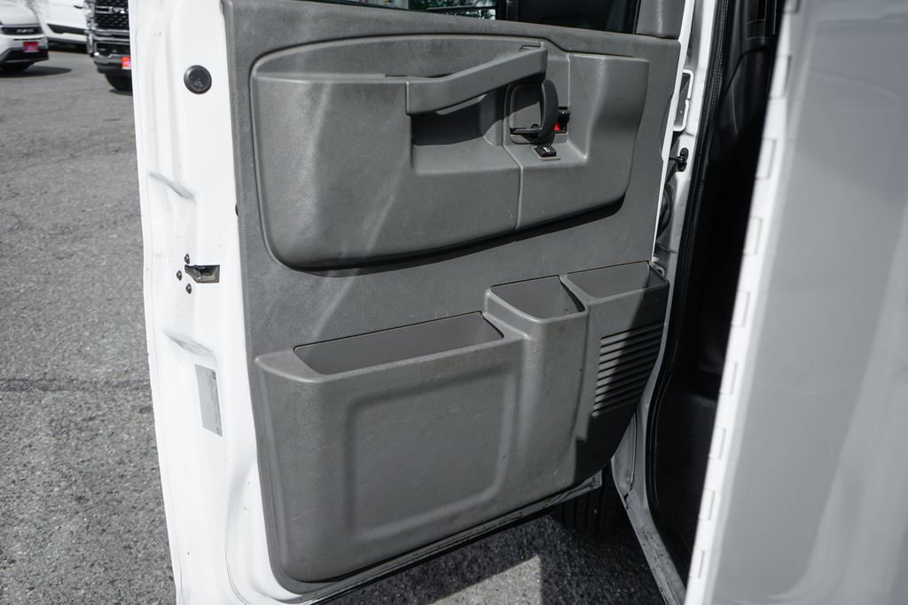 Used 2019 Chevrolet Express 4500 w/ Power Convenience Package RWD image 18