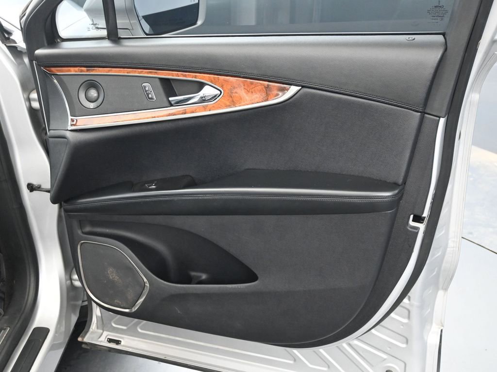 Used 2019 Lincoln Nautilus Select image 21