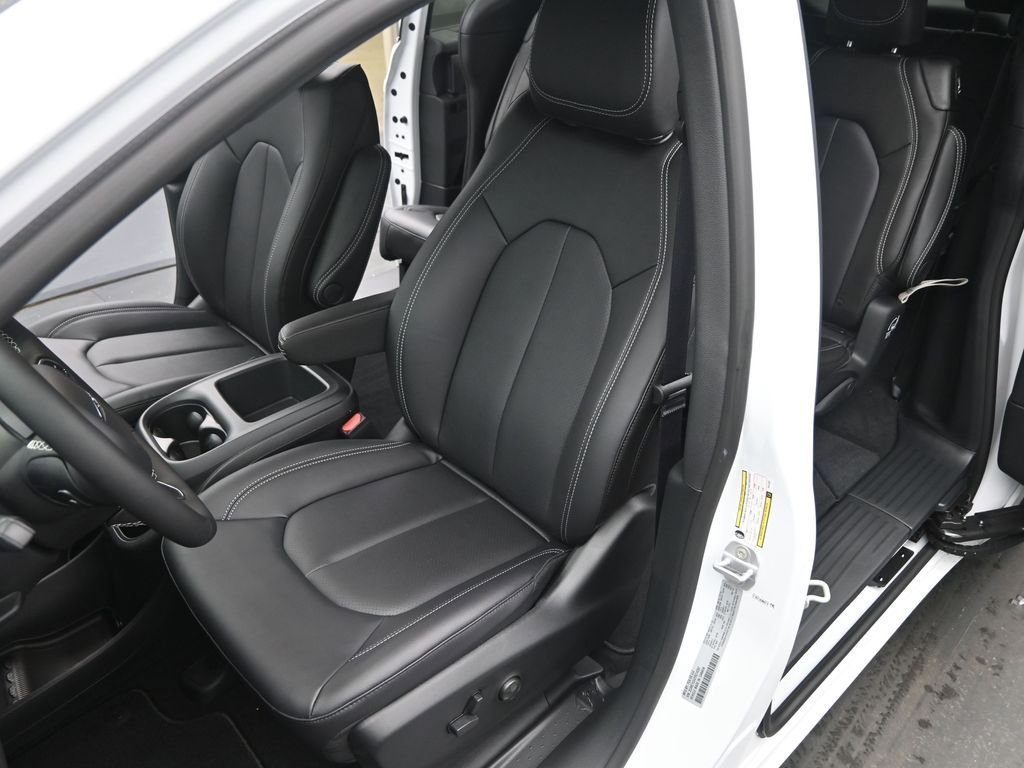 New 2026 Chrysler Voyager LX FWD image 11