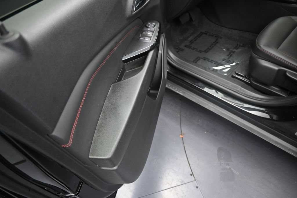 Used 2025 Chevrolet Trax RS FWD image 10