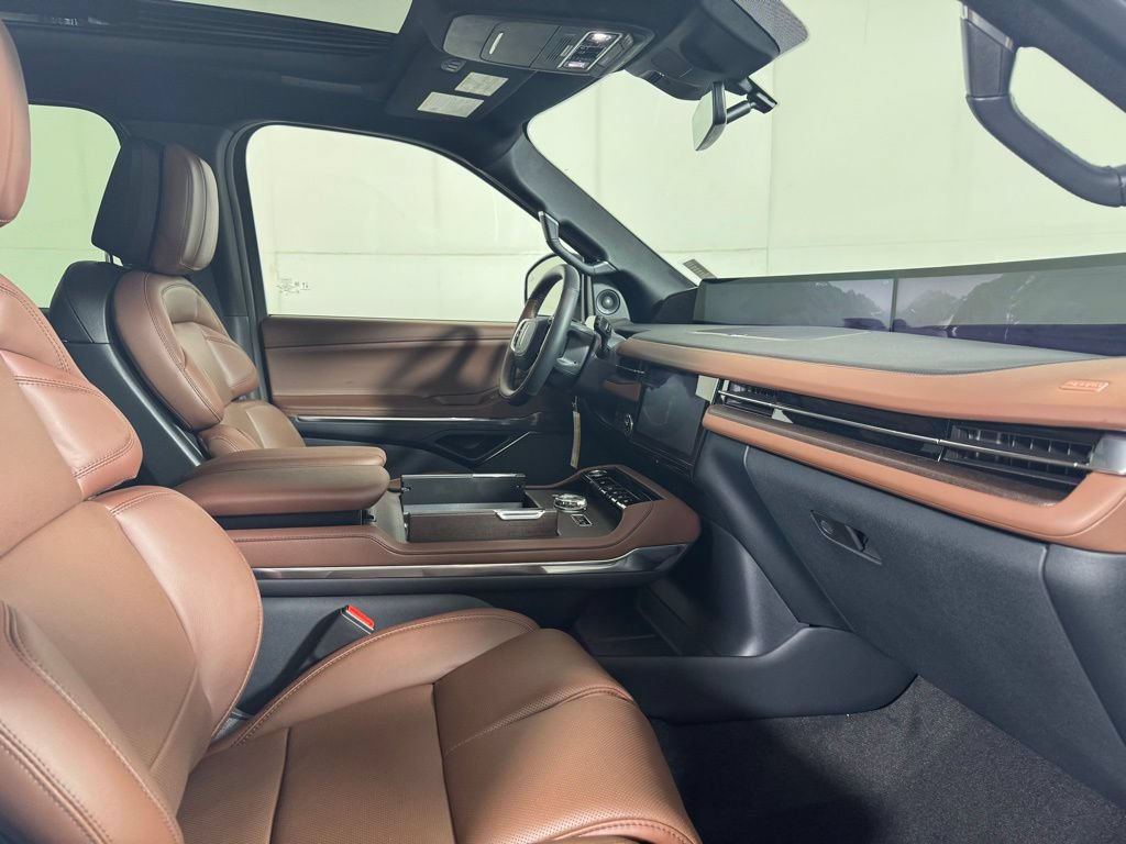 New 2026 Lincoln Navigator Reserve AWD/4WD image 14