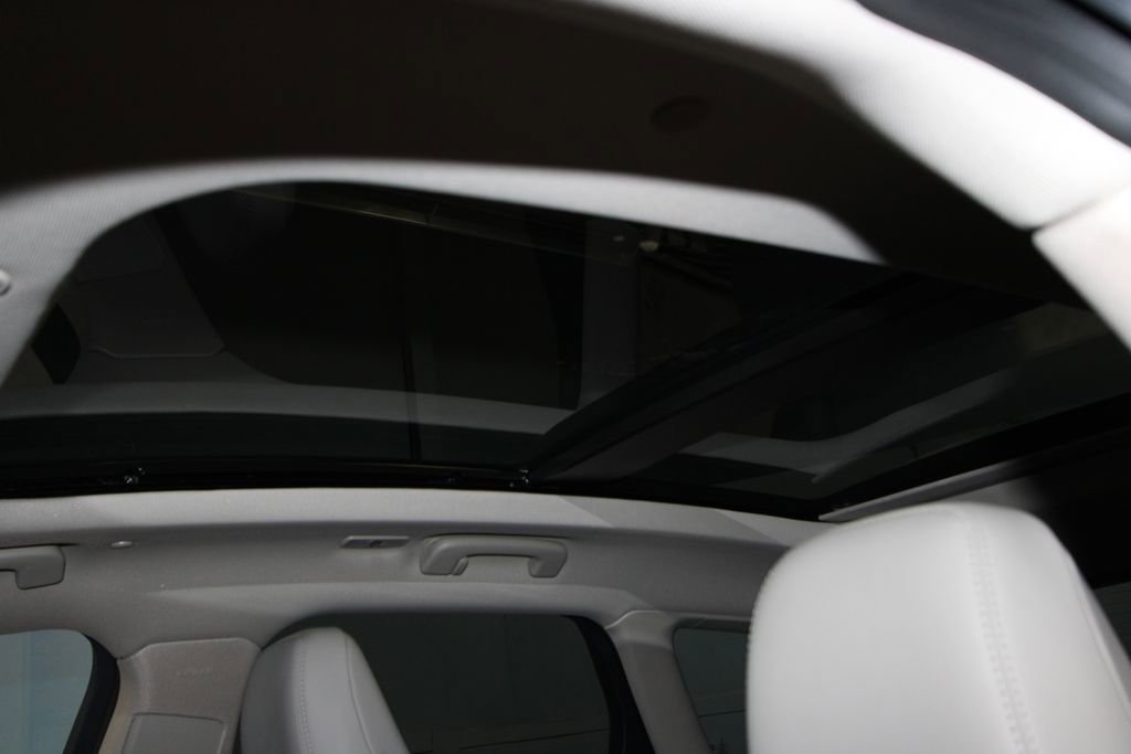 Used 2025 Lincoln Corsair Grand Touring w/ Towing Package image 20