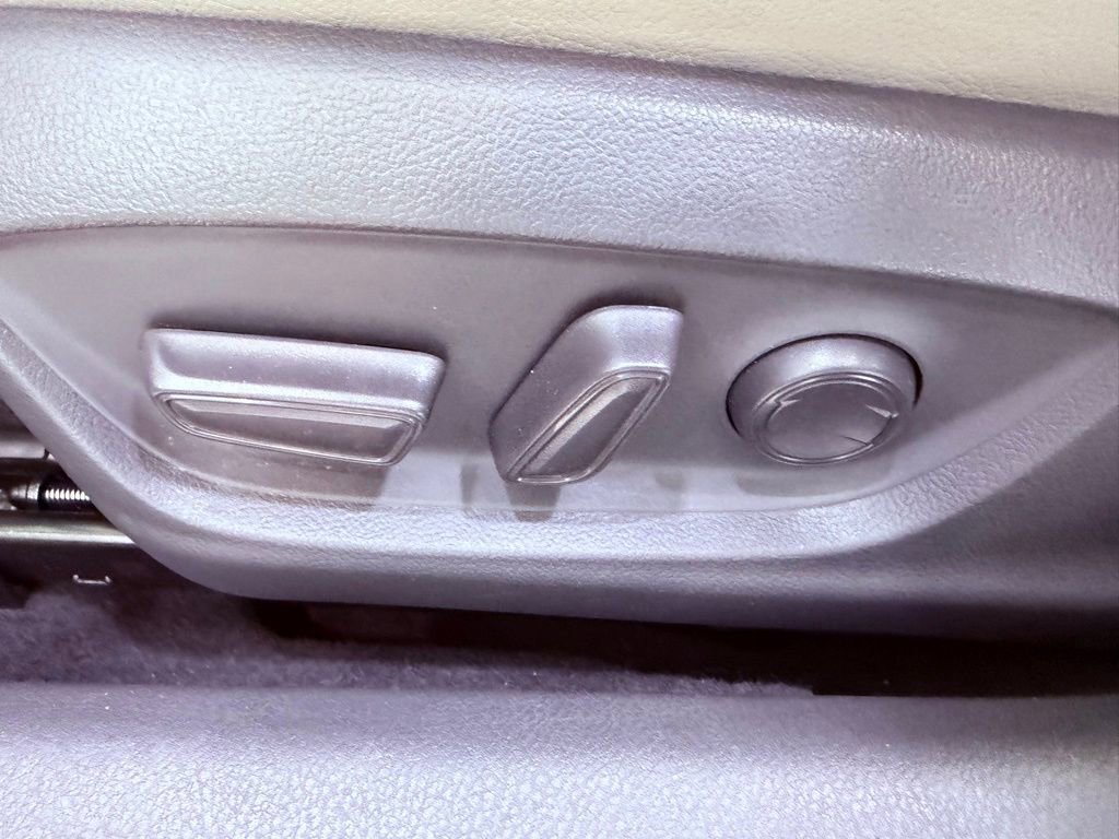 Used 2018 Toyota Camry XSE FWD image 18