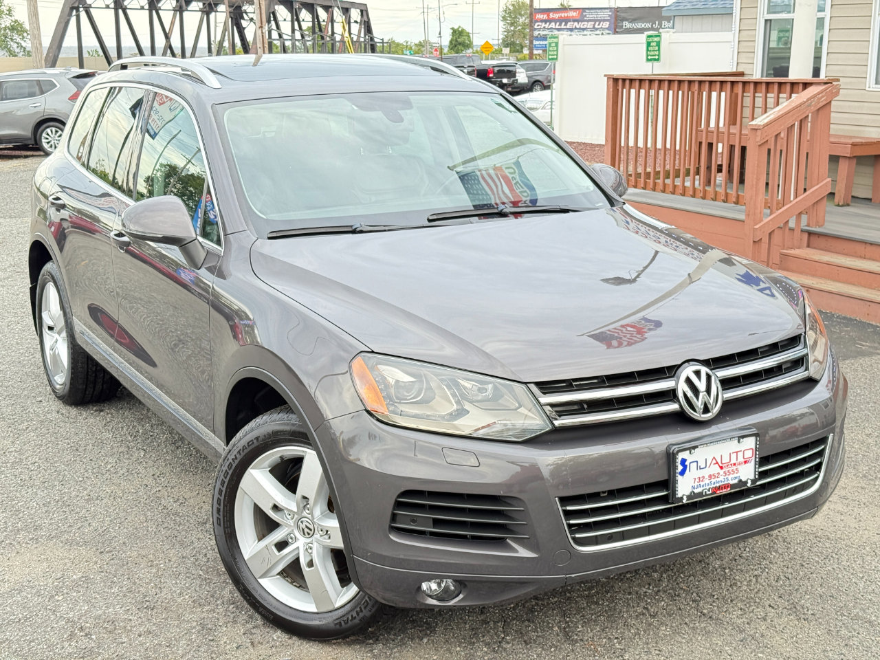 Used 2012 Volkswagen Touareg VR6 image 2