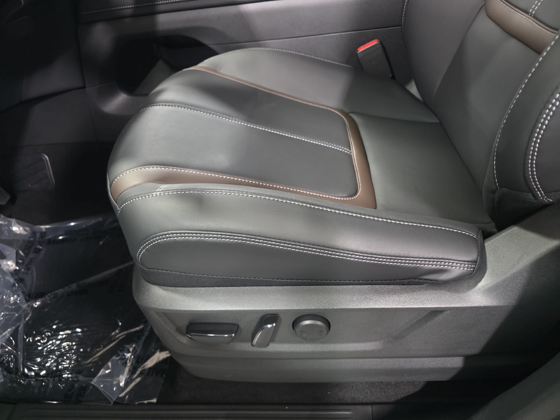 New 2026 Nissan Armada SL w/ Captain's Chari Seat Package AWD/4WD image 28