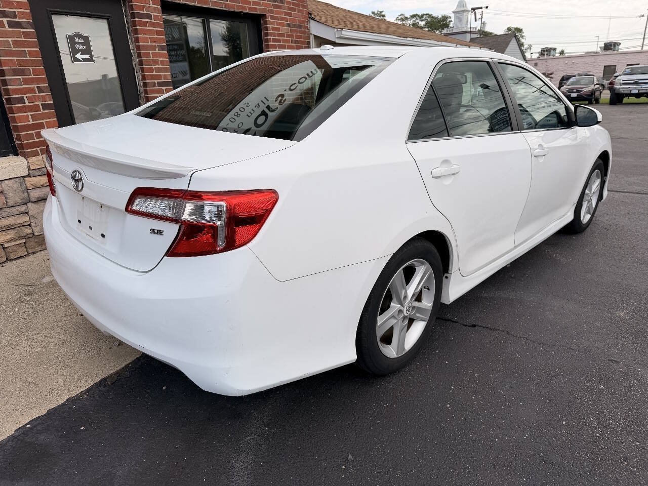 Used 2012 Toyota Camry SE w/ Leather Pkg FWD image 7