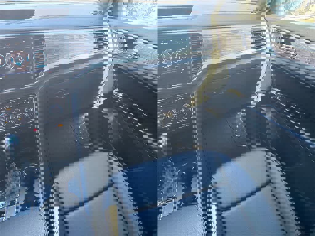 Used 2020 Volkswagen Atlas Cross Sport SE w/ Panoramic Sunroof Package image 21