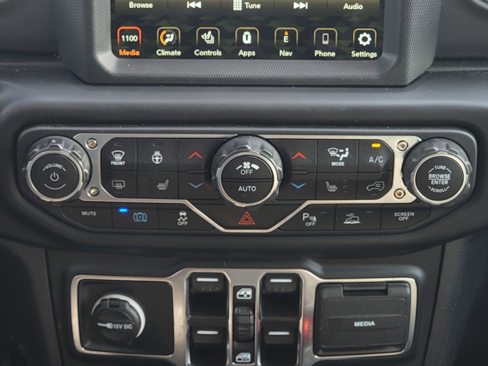 Certified 2022 Jeep Wrangler Unlimited Sahara w/ Cold Weather Group image 24