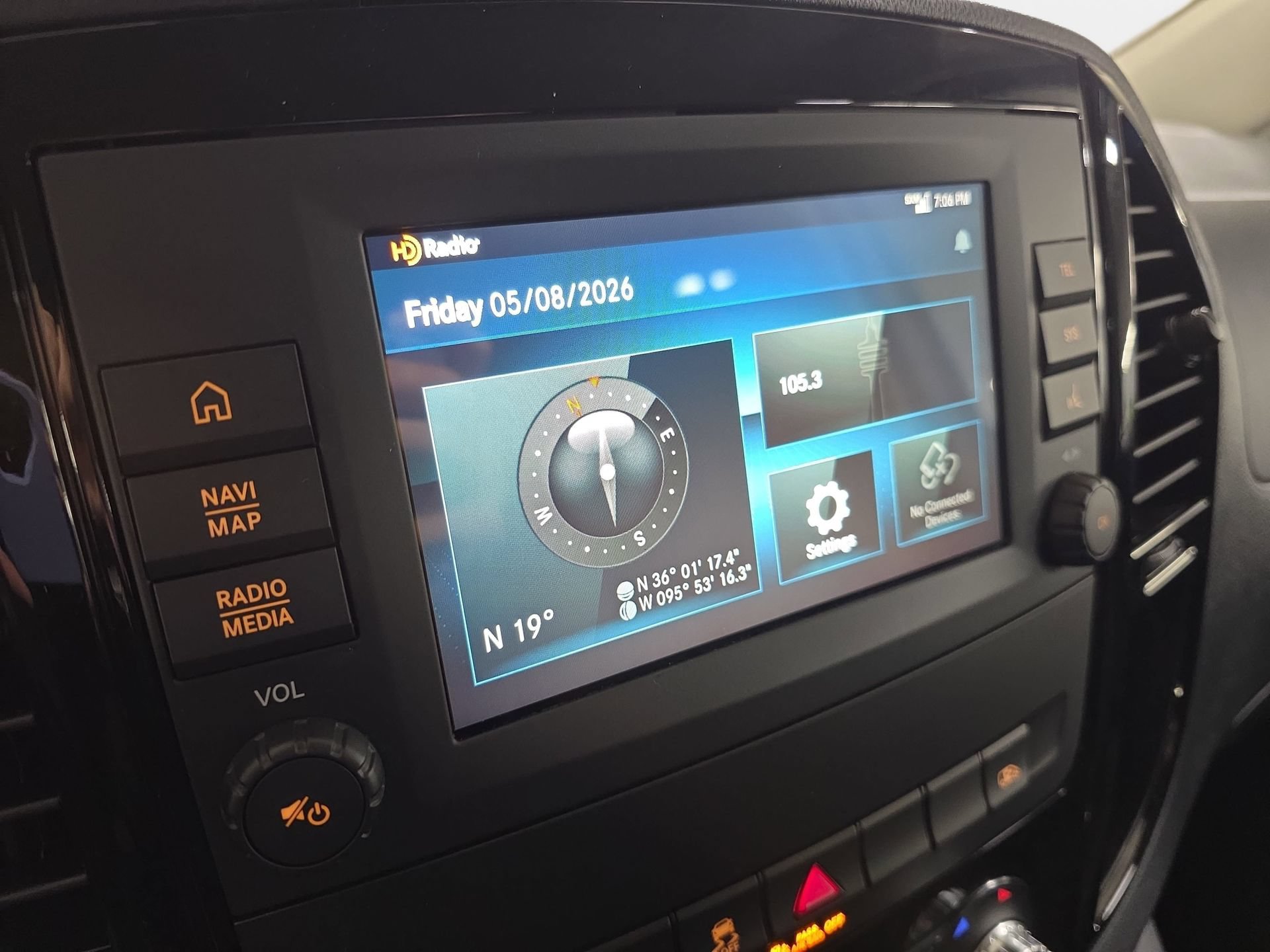 Used 2023 Mercedes-Benz Metris Passenger image 21