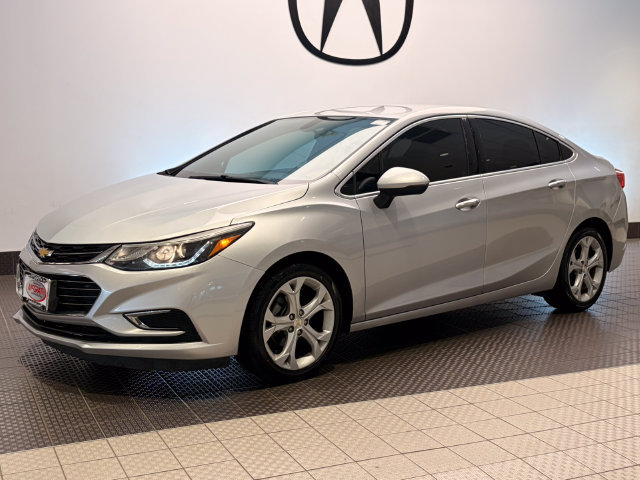 Used 2017 Chevrolet Cruze Premier FWD image 2
