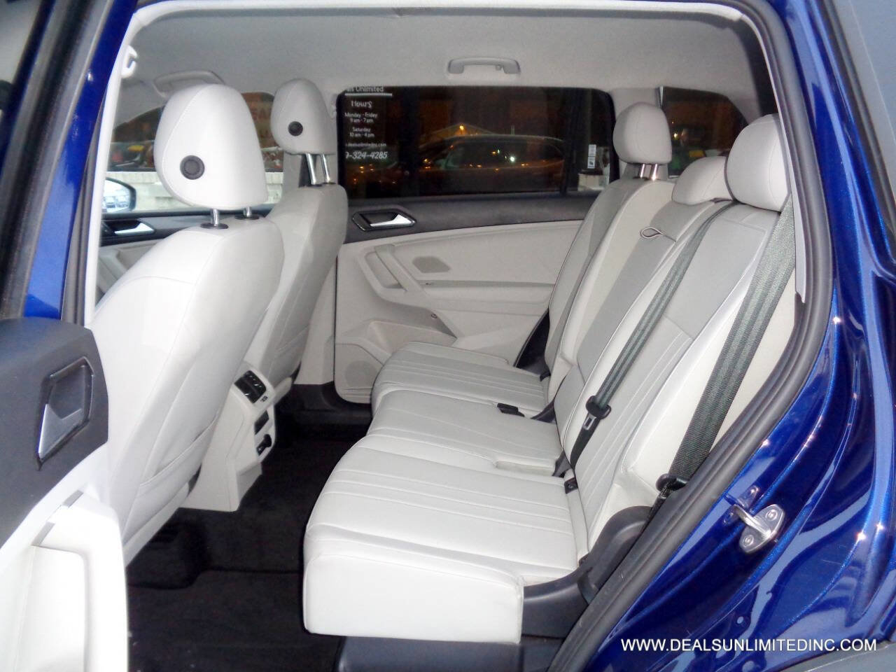 Used 2024 Volkswagen Tiguan SE image 17