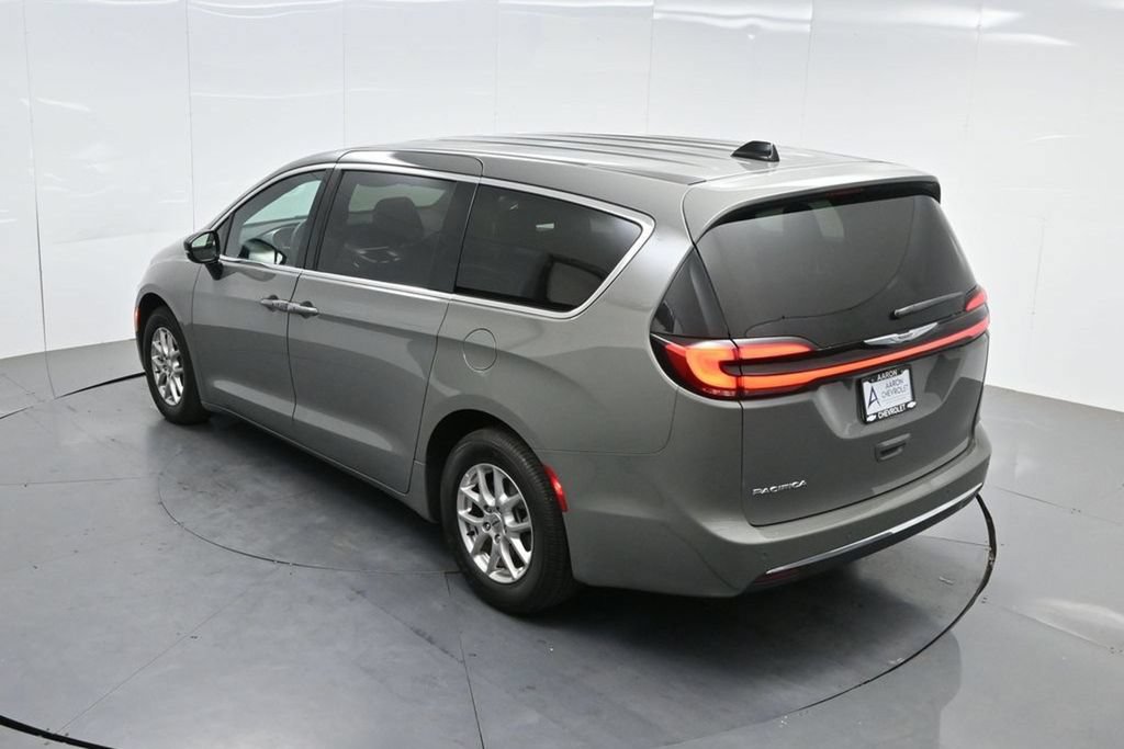 Used 2025 Chrysler Pacifica Select FWD image 63