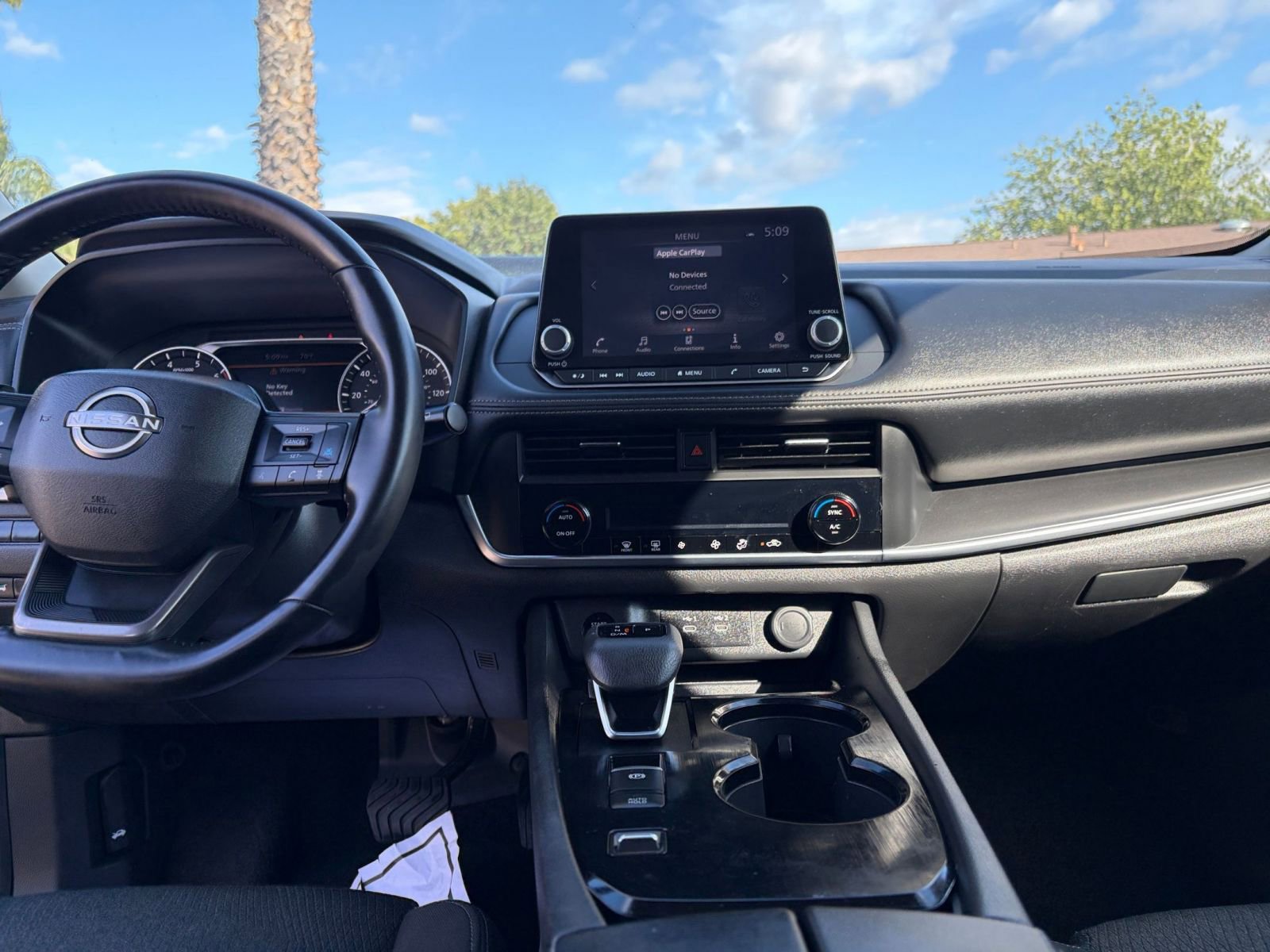 Used 2025 Nissan Rogue SV FWD image 35
