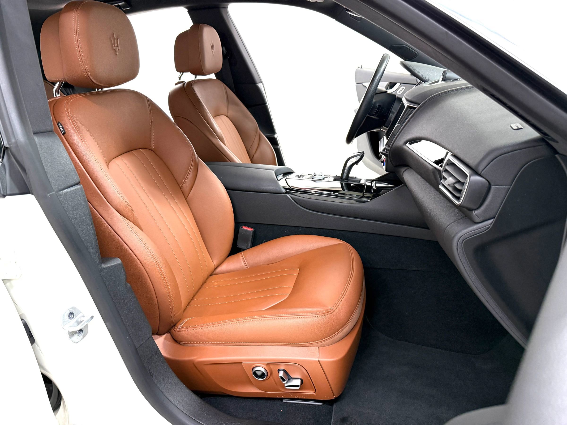 Used 2023 Maserati Levante GT image 16