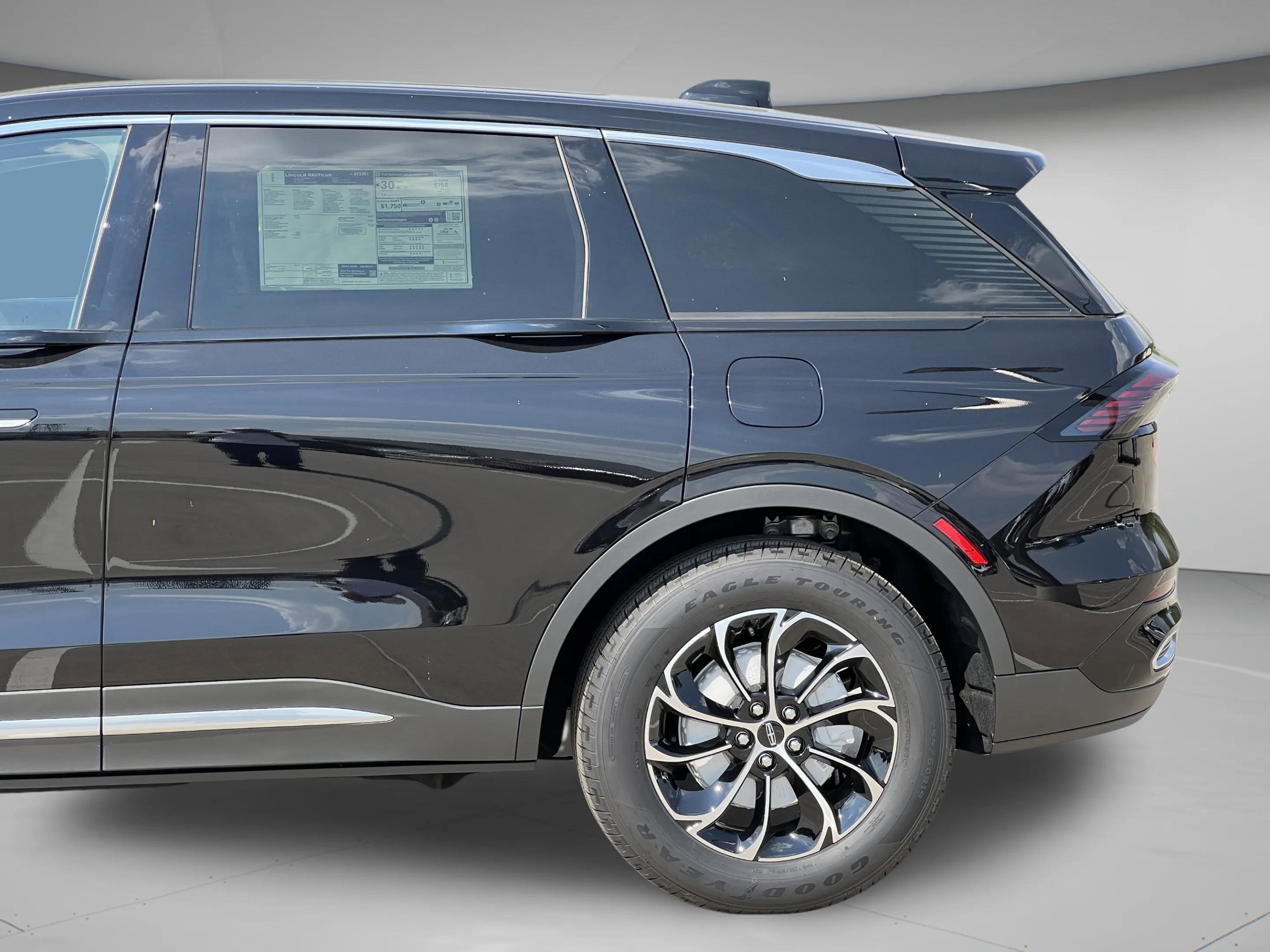 New 2025 Lincoln Nautilus Premier w/ Equipment Group 102A image 11