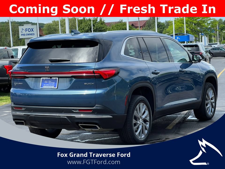 Used 2025 Buick Enclave Preferred AWD/4WD image 8