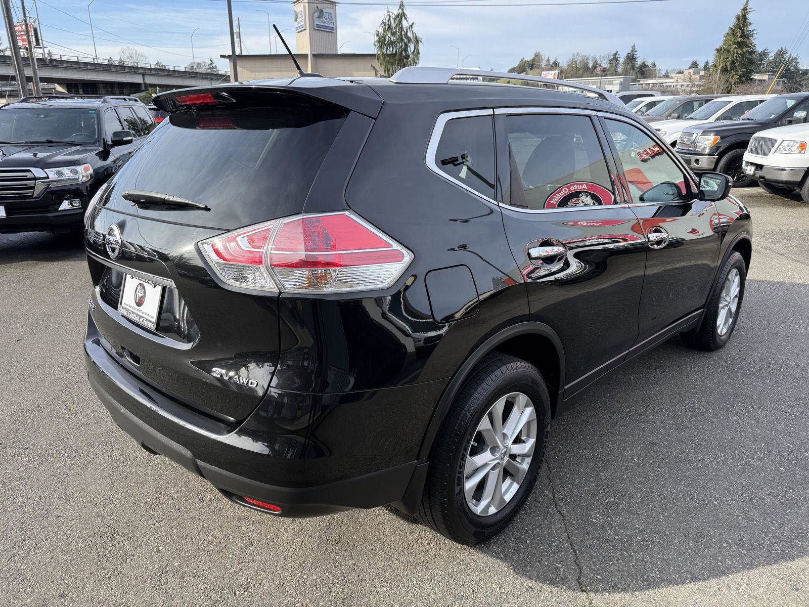 Used 2016 Nissan Rogue SV image 8