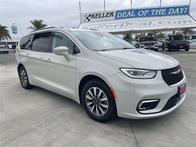 Used 2021 Chrysler Pacifica Touring-L w/ Premium & Safety Sphere Group image 2