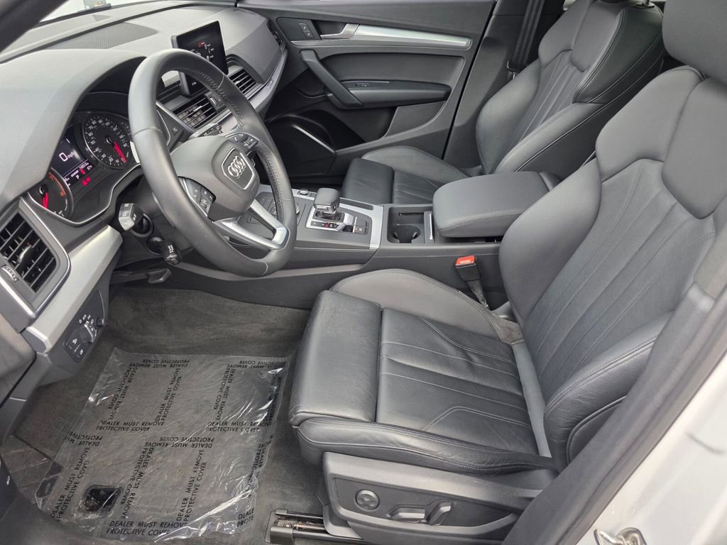 Used 2020 Audi Q5 2.0T Premium w/ Titanium Sport Package AWD/4WD image 9