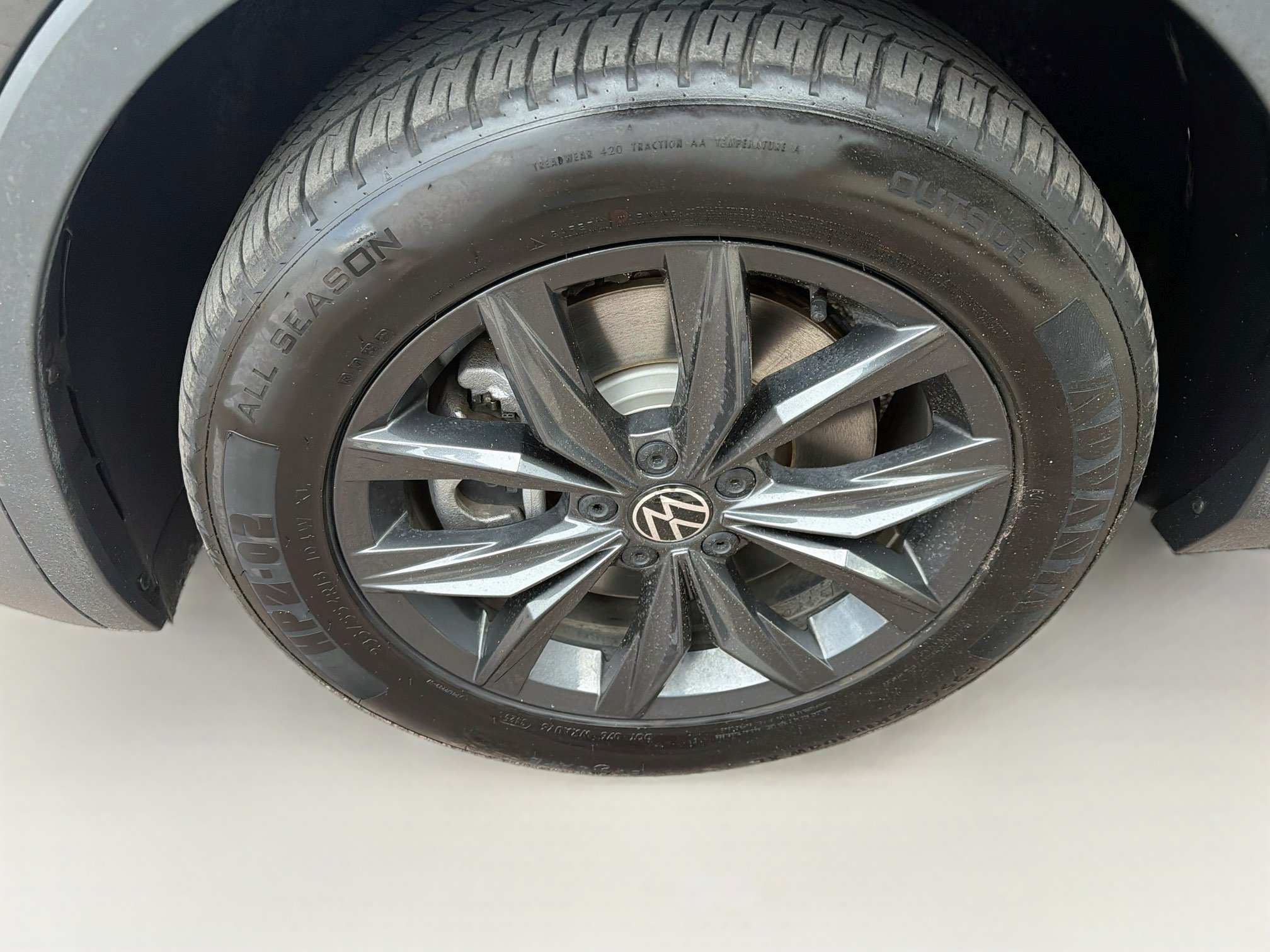 Used 2024 Volkswagen Tiguan SE AWD/4WD image 11