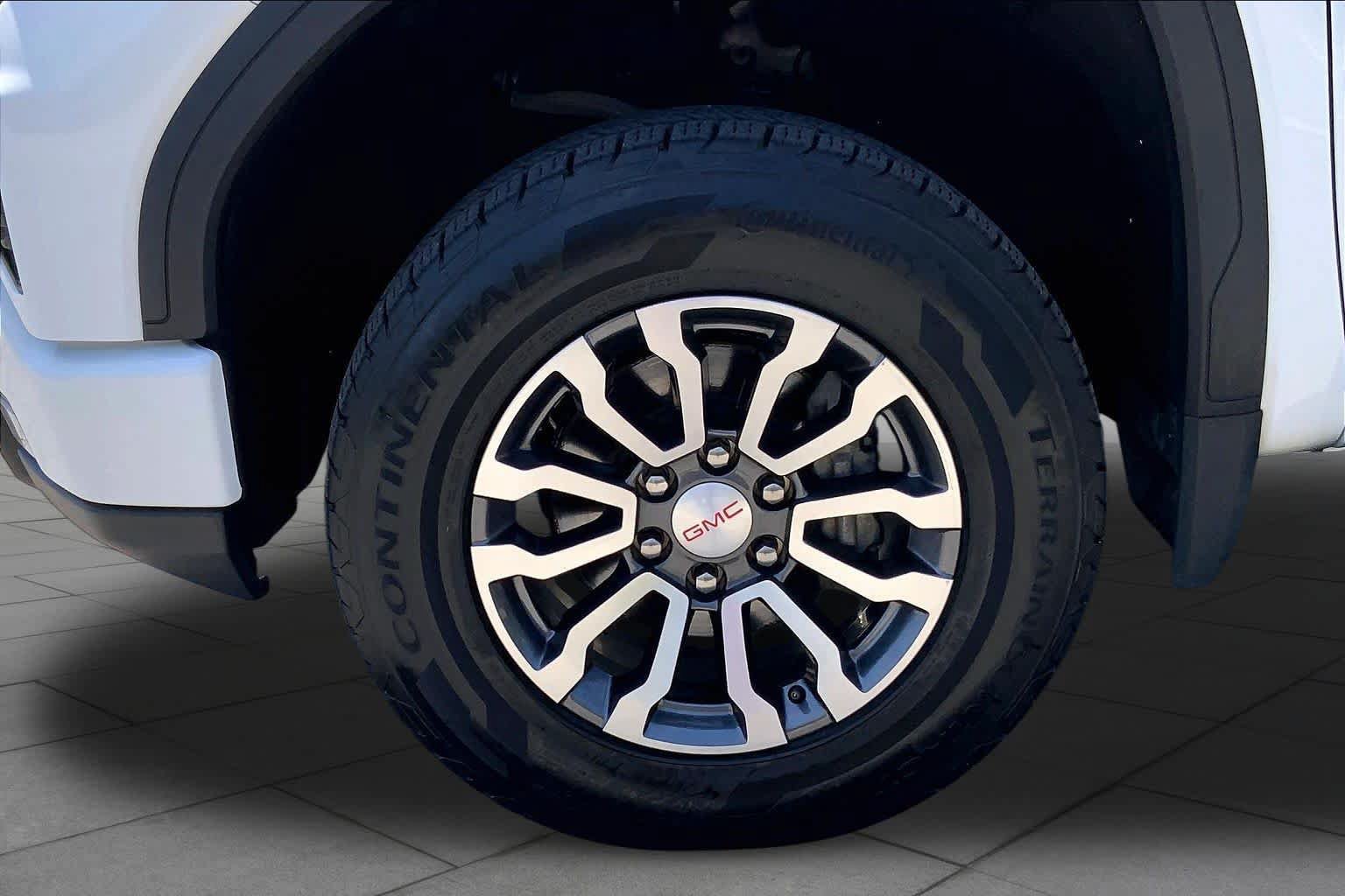 Certified 2023 GMC Sierra 1500 AT4 w/ AT4 Premium Package AWD/4WD image 11