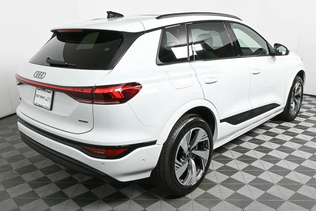 New 2025 Audi Q6 e-tron Premium image 3