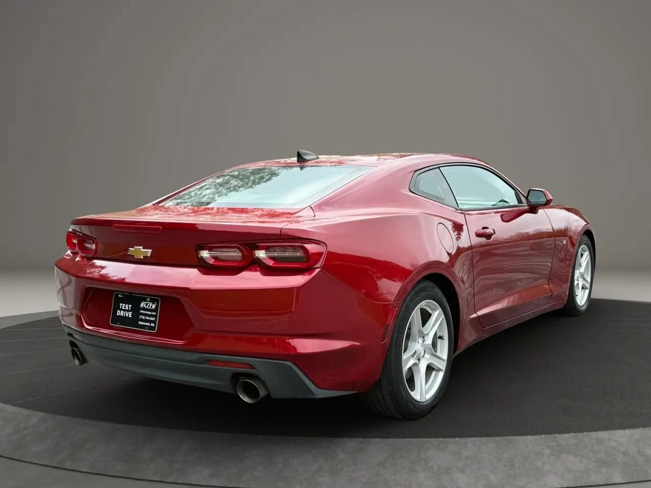 Used 2021 Chevrolet Camaro LT RWD image 6