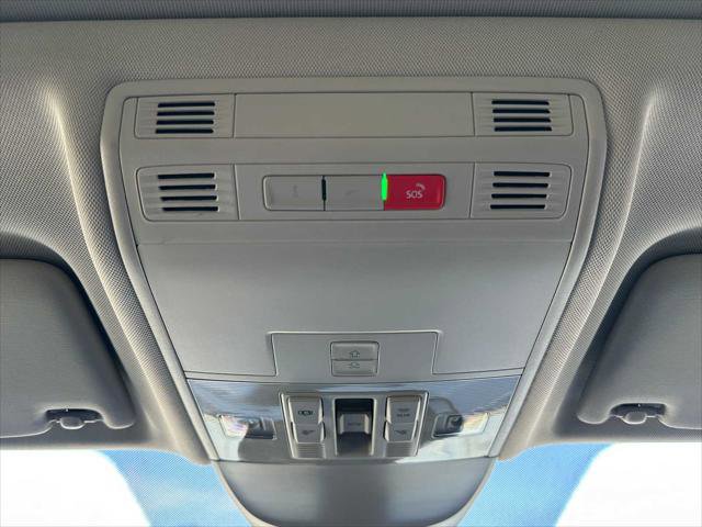 Used 2024 Volkswagen Taos SEL AWD/4WD image 32
