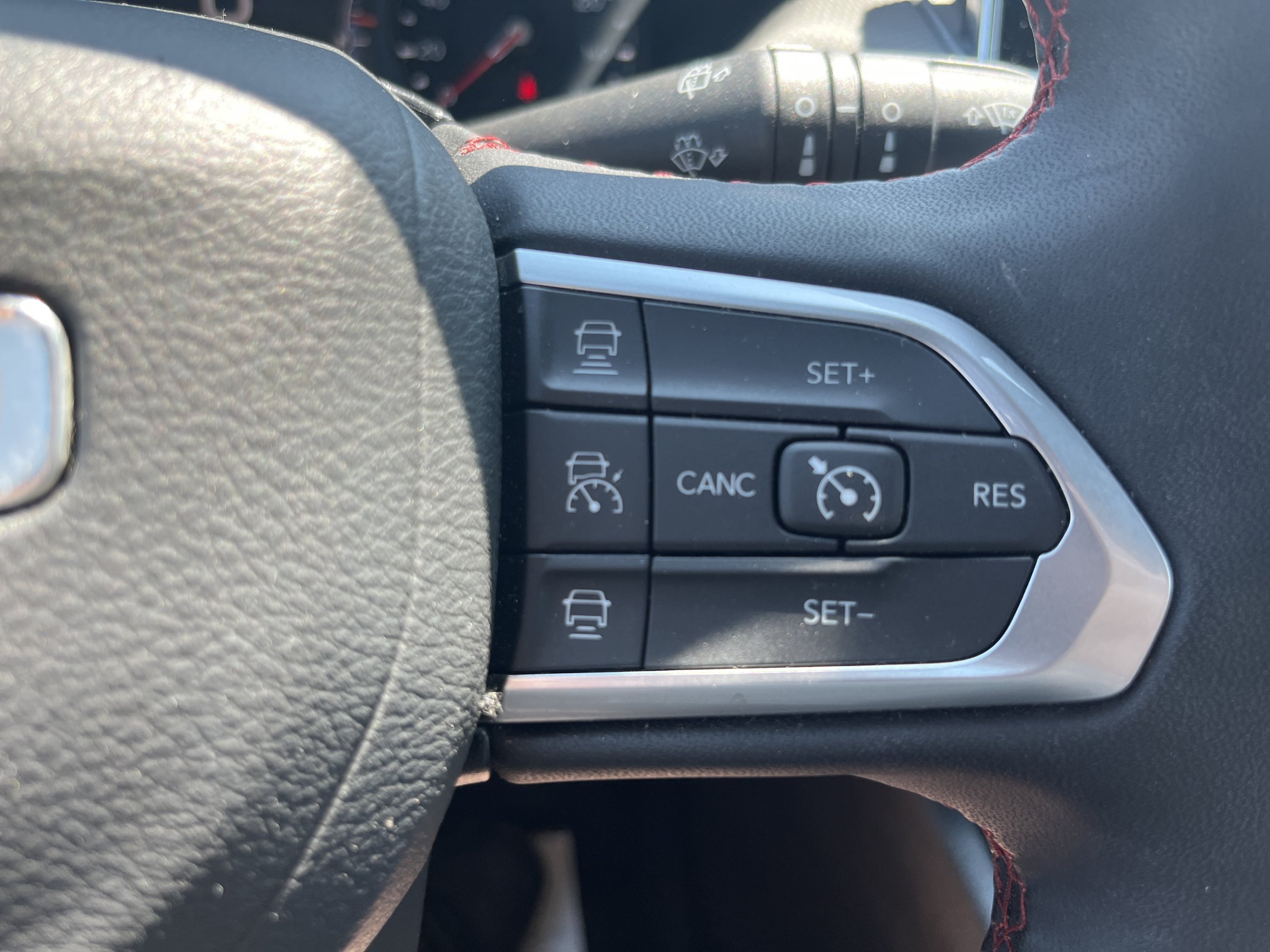 Used 2025 Jeep Compass Trailhawk AWD/4WD image 10