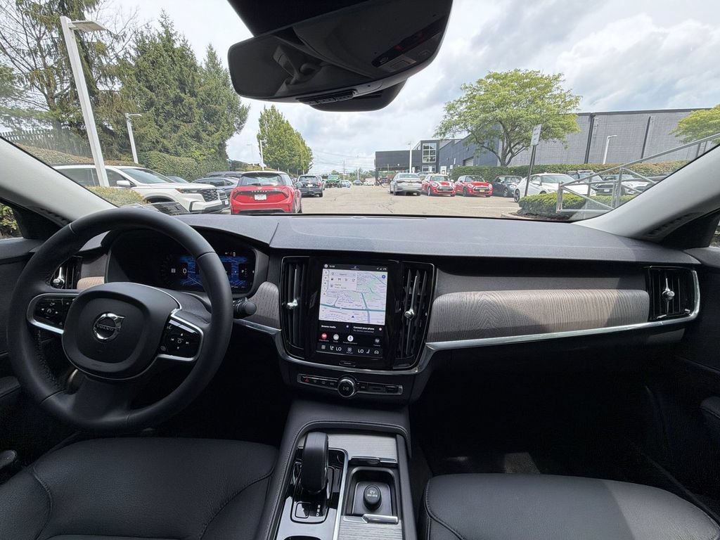 Used 2025 Volvo S90 B6 Plus AWD/4WD image 18