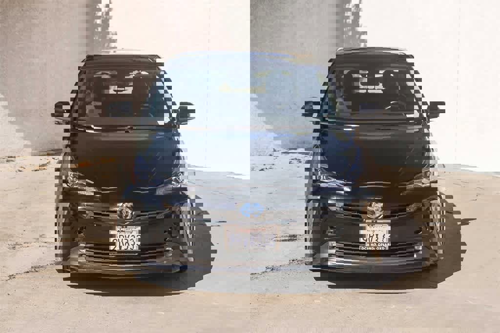 Used 2022 Toyota Prius XLE image 2