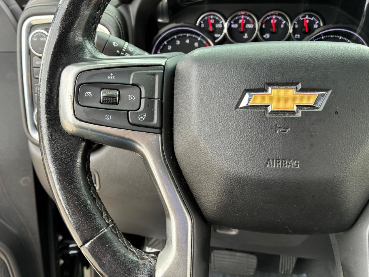 Used 2022 Chevrolet Silverado 1500 LTZ w/ Z71 Off-Road Package AWD/4WD image 24