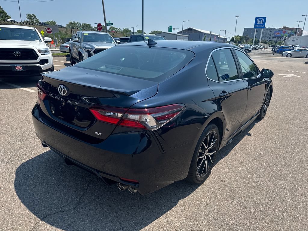 Used 2021 Toyota Camry SE w/ Cold Weather Package FWD image 7