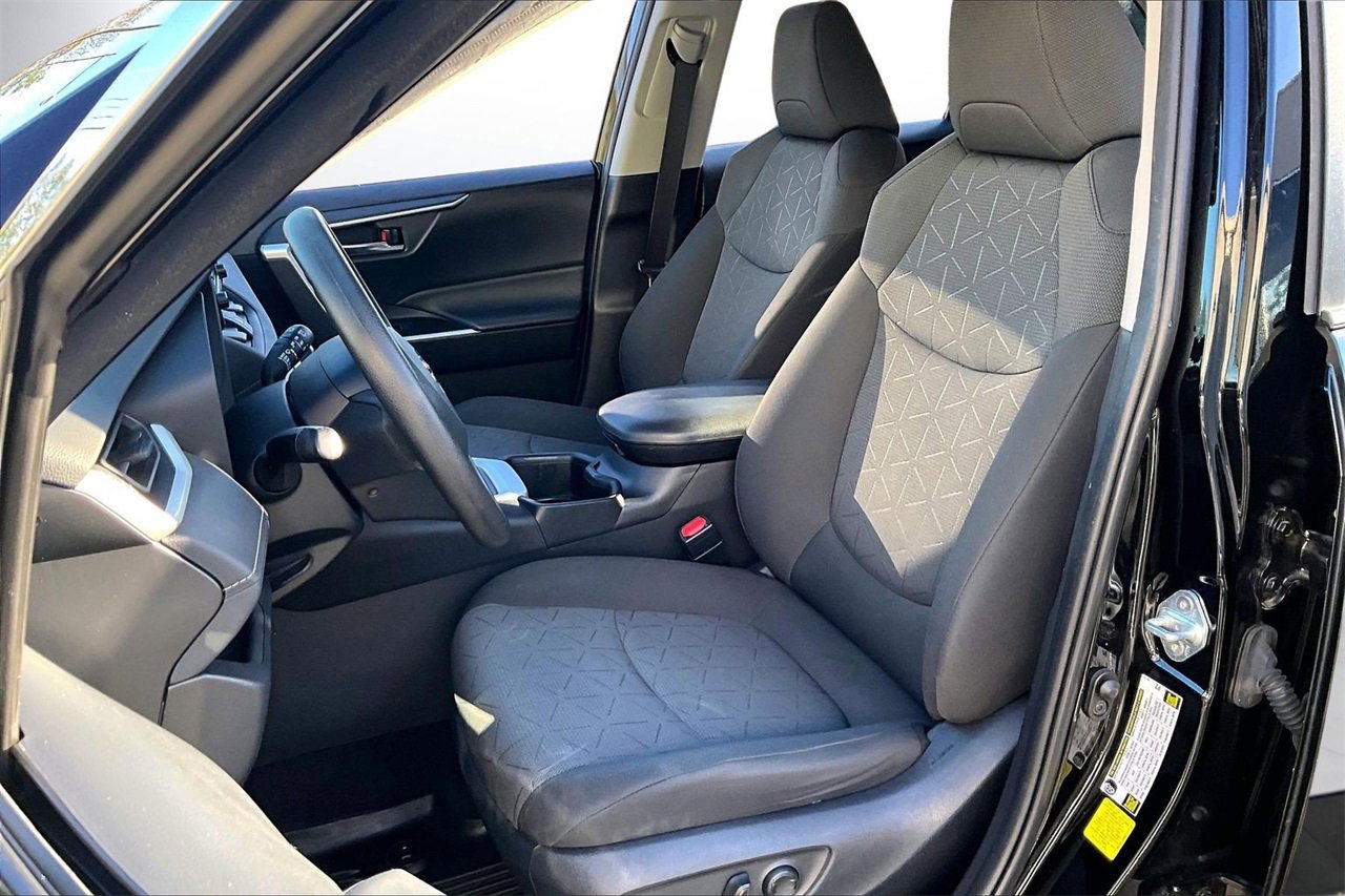 Used 2022 Toyota RAV4 XLE image 20