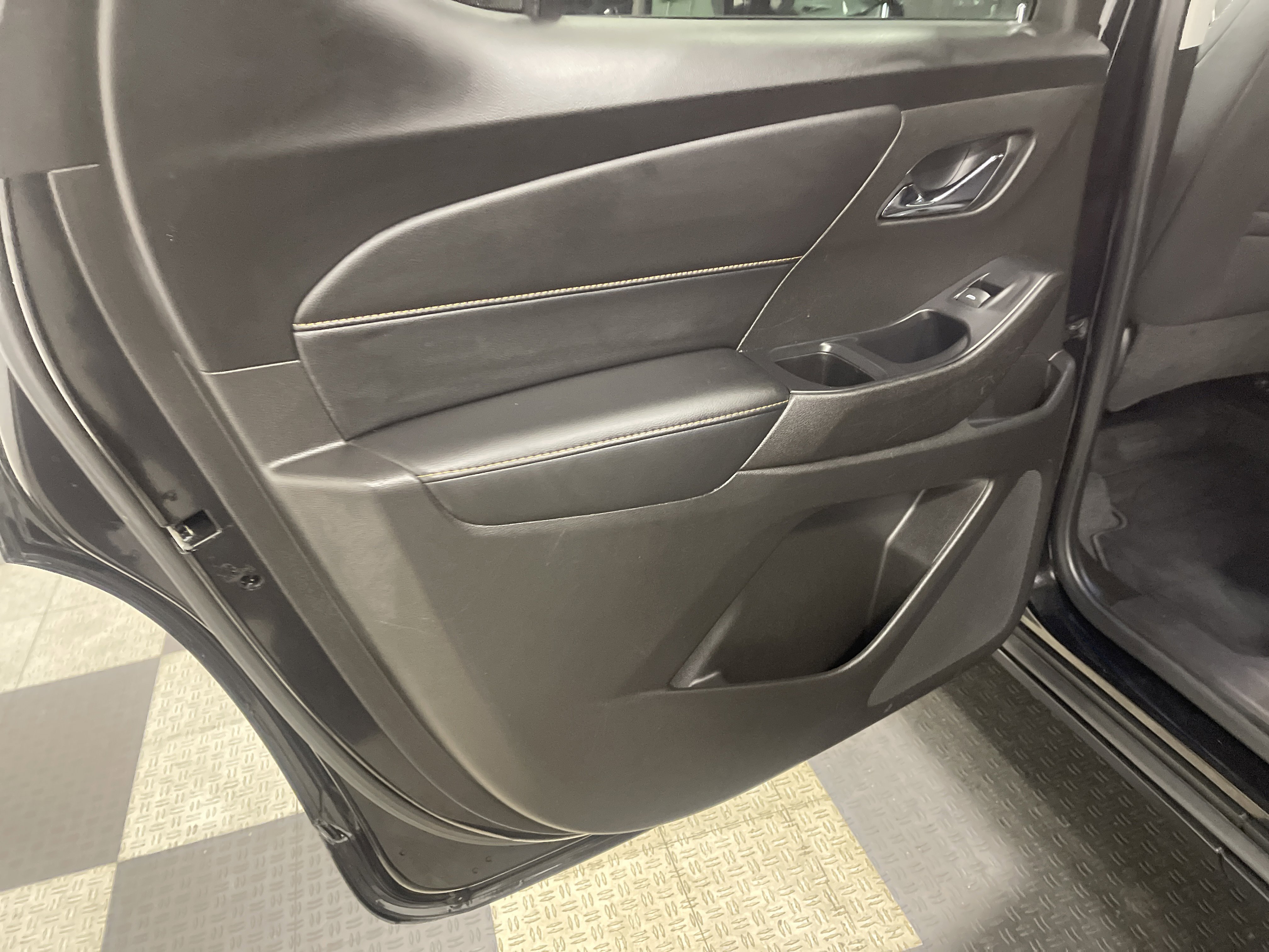 Used 2021 Chevrolet Traverse LS AWD/4WD image 15