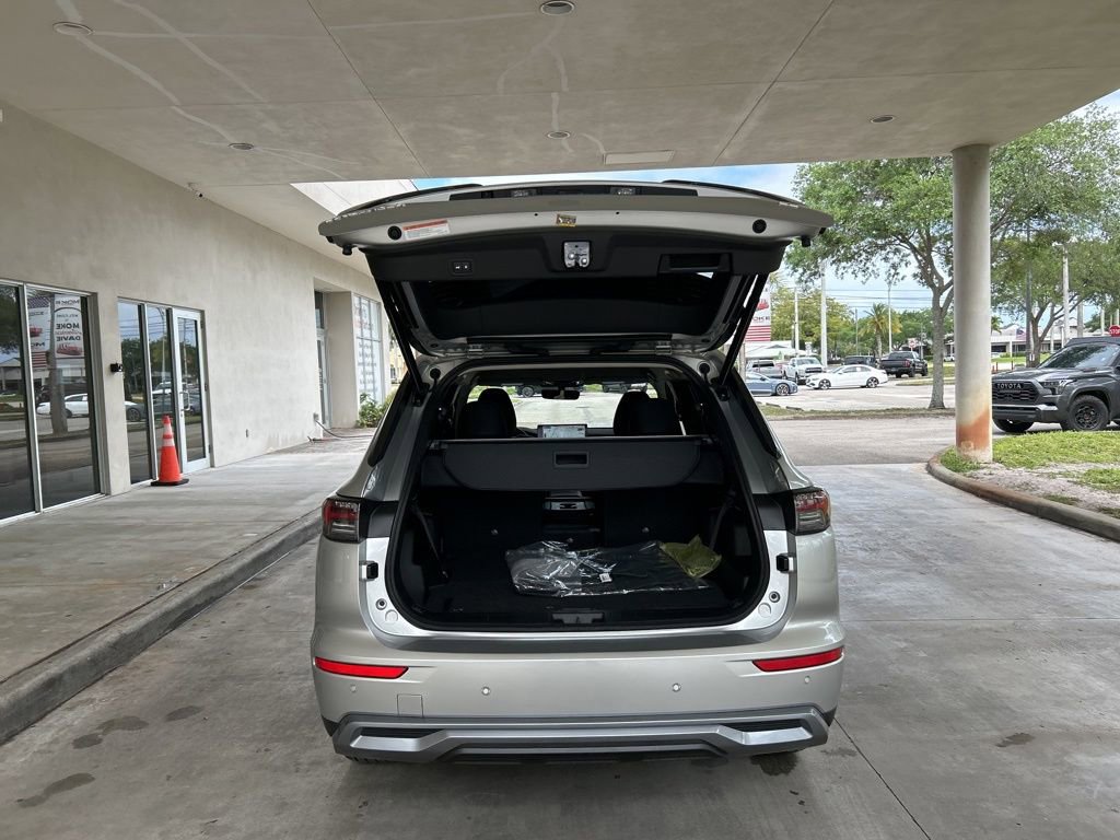 Used 2026 Mitsubishi Outlander SE FWD image 32