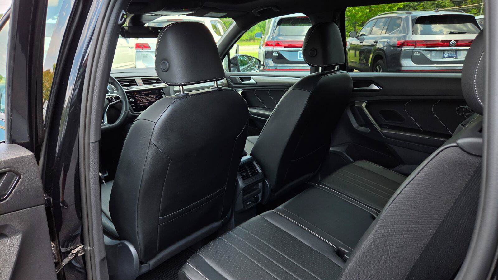 Used 2023 Volkswagen Tiguan SE R-Line FWD image 43