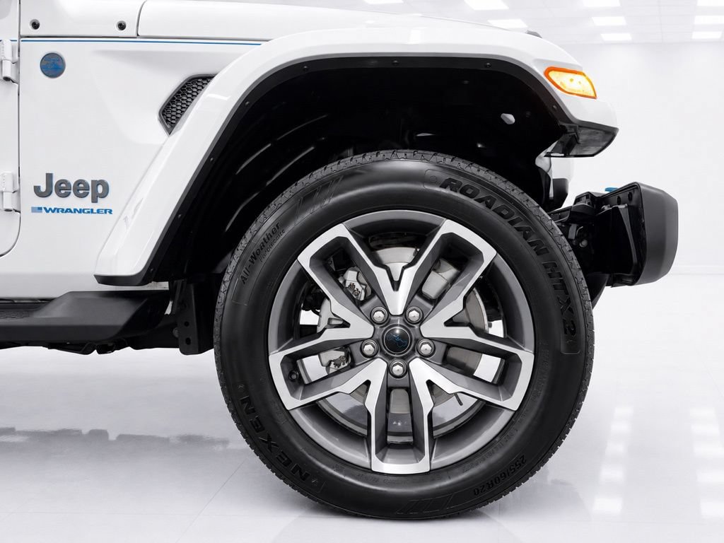 Used 2024 Jeep Wrangler Unlimited w/ Convenience Group AWD/4WD image 9