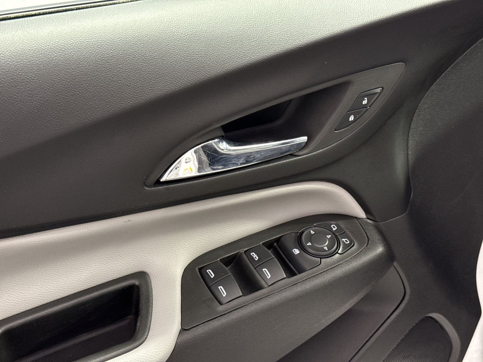 Used 2024 Chevrolet Equinox LS w/ LS Convenience Package FWD image 16