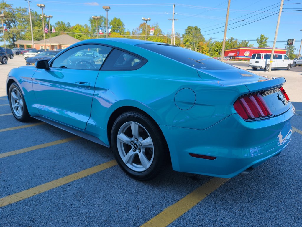 Used 2017 Ford Mustang Coupe RWD image 5