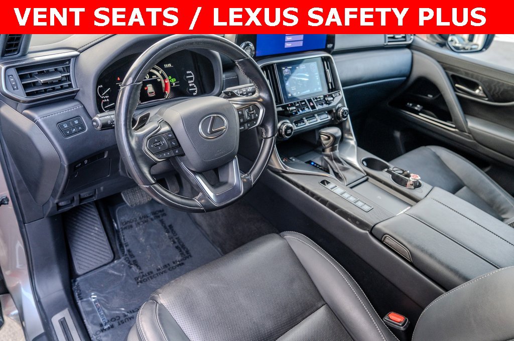 Used 2023 Lexus LX 600 4WD w/ Luxury Package image 4