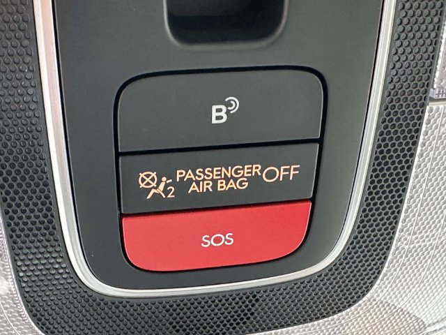 Used 2025 Hyundai Elantra Limited FWD image 41