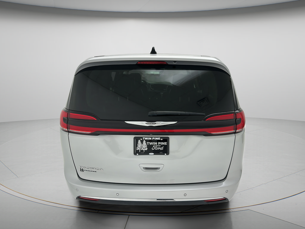 Used 2024 Chrysler Pacifica Touring-L FWD image 7