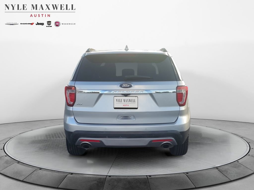 Used 2017 Ford Explorer XLT image 13