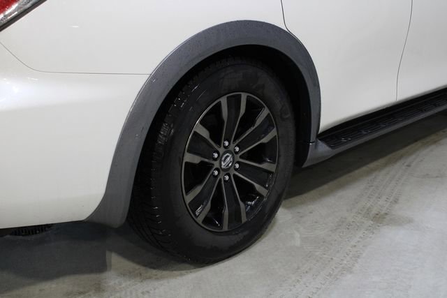 Used 2018 Nissan Armada Platinum w/ Interior Lighting Package image 28