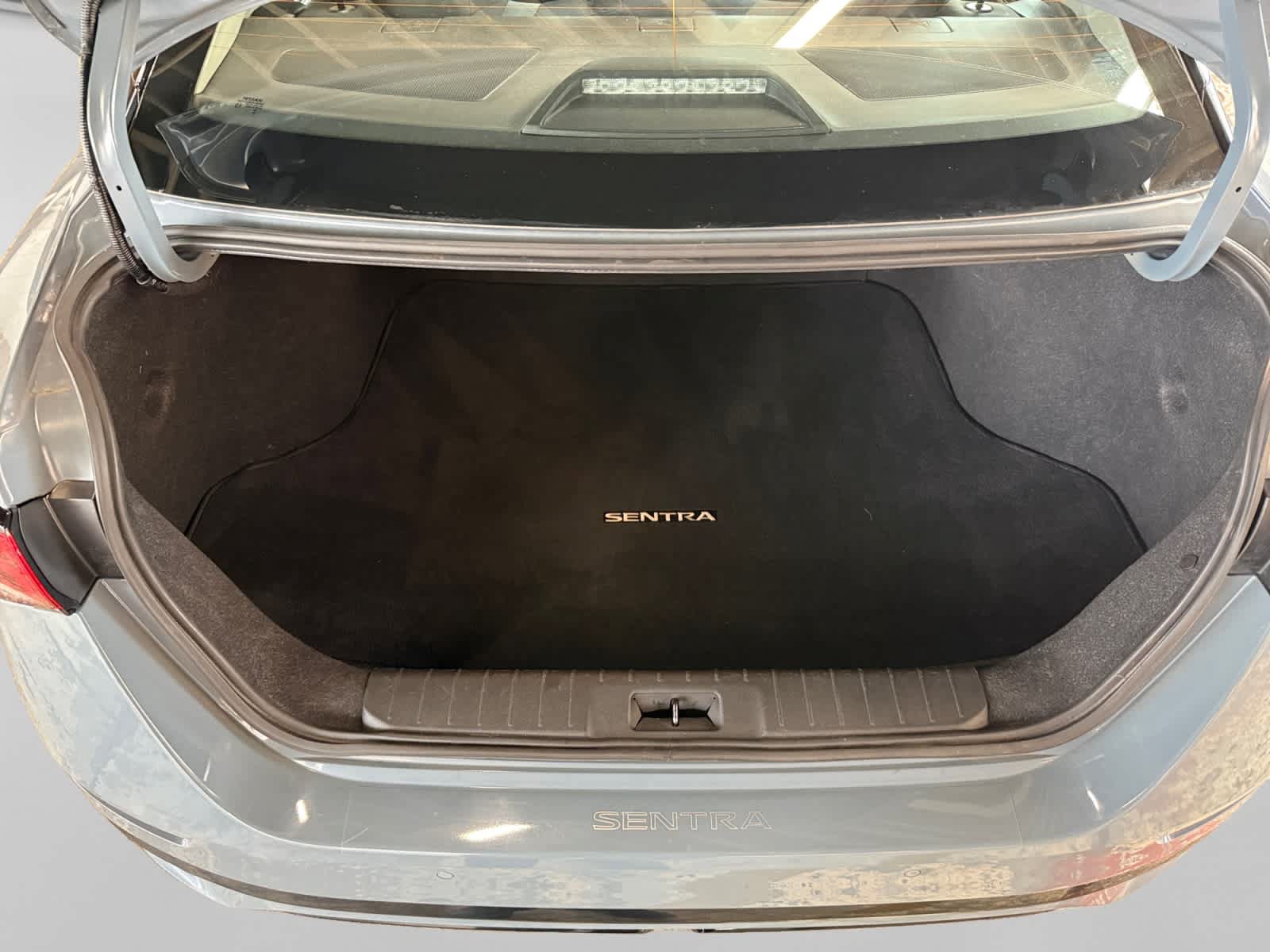 Used 2025 Nissan Sentra SR FWD image 23