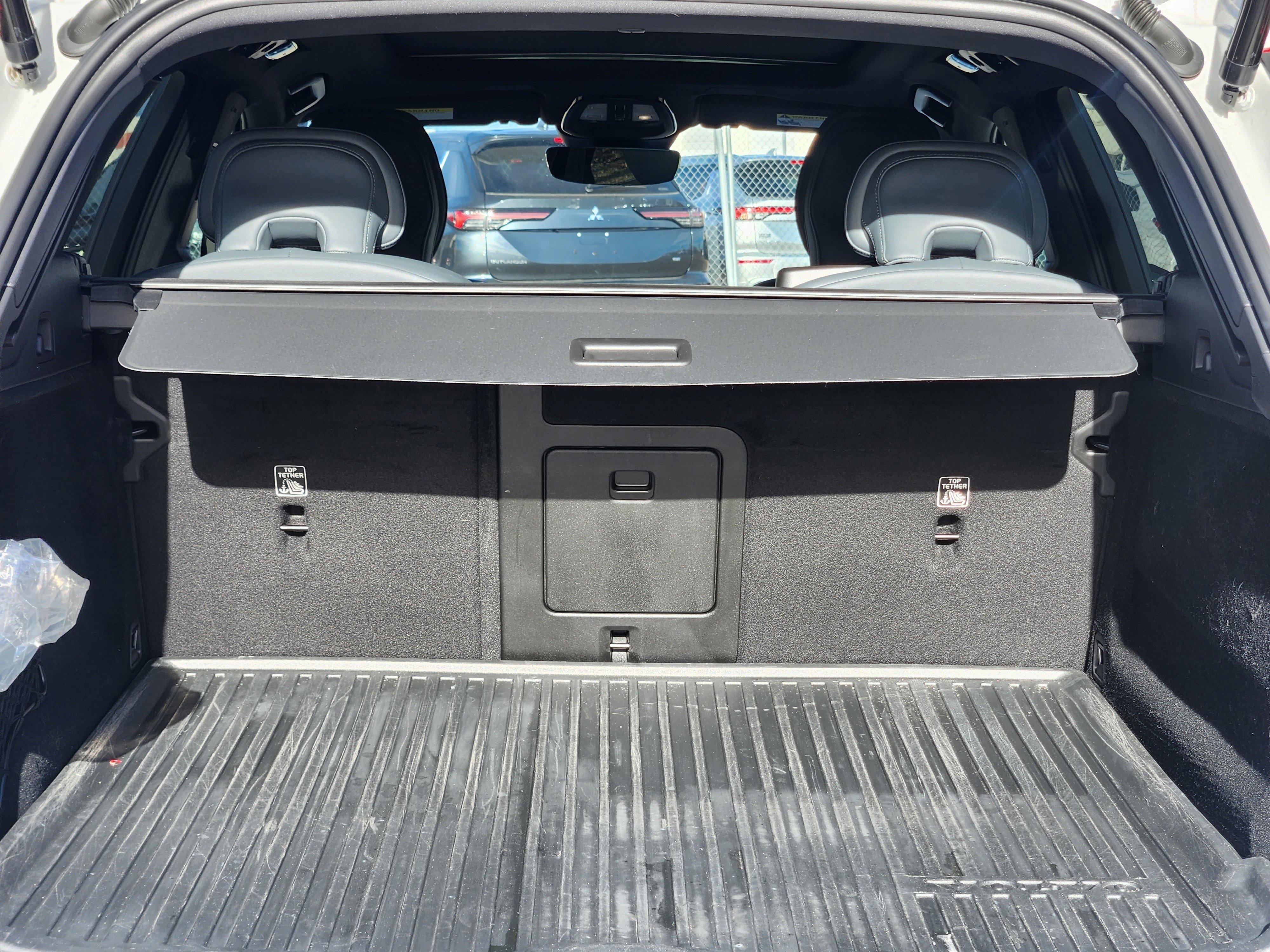 Used 2022 Volvo XC60 B5 R-Design w/ Advanced Package image 23