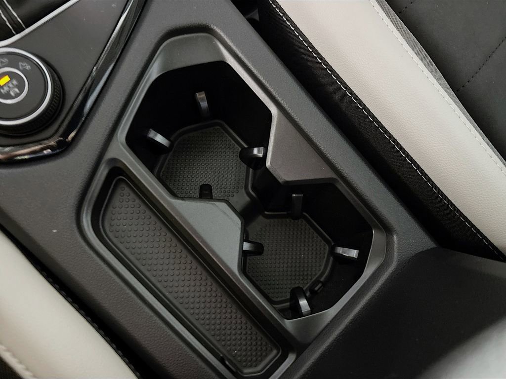 New 2025 Volkswagen Taos SE image 15