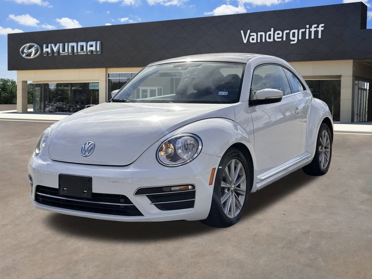 Used 2018 Volkswagen Beetle 2.0T SE image 2