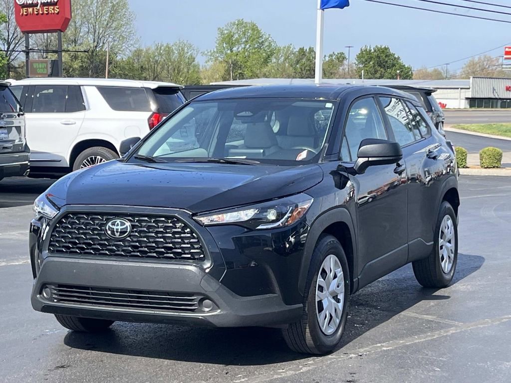 Used 2025 Toyota Corolla Cross L image 3